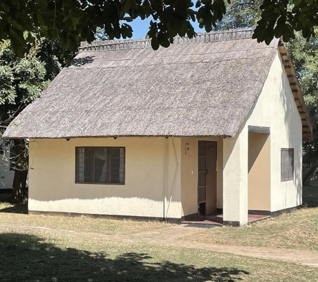 Marula Lodge Mfuwe Экстерьер фото