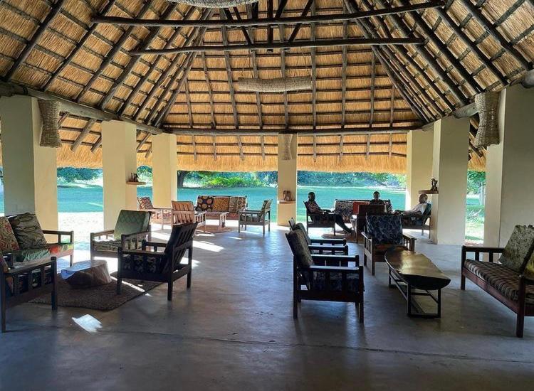 Marula Lodge Mfuwe Экстерьер фото